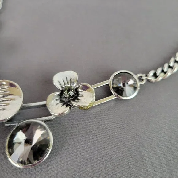 Chunky Silver Flower & Faceted Gray Rhinestone Necklace - Picture 6 of 12